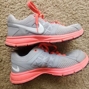 Nike Air Relentless 2 Women's Shoes/Sneakers Size 9 Grey Hot Punch